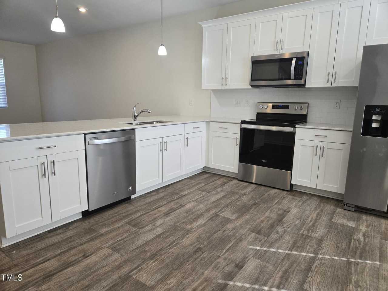 123 Blakely St - Photo 3 of 19