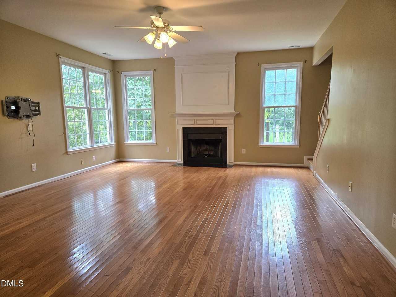 5 Spreading Oak Ct - Photo 2 of 30