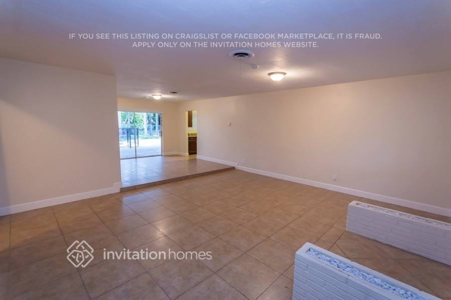 3720 W Park Rd - Photo 2 of 17