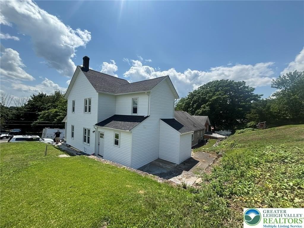 573 Fairview Ave - Photo 4 of 11