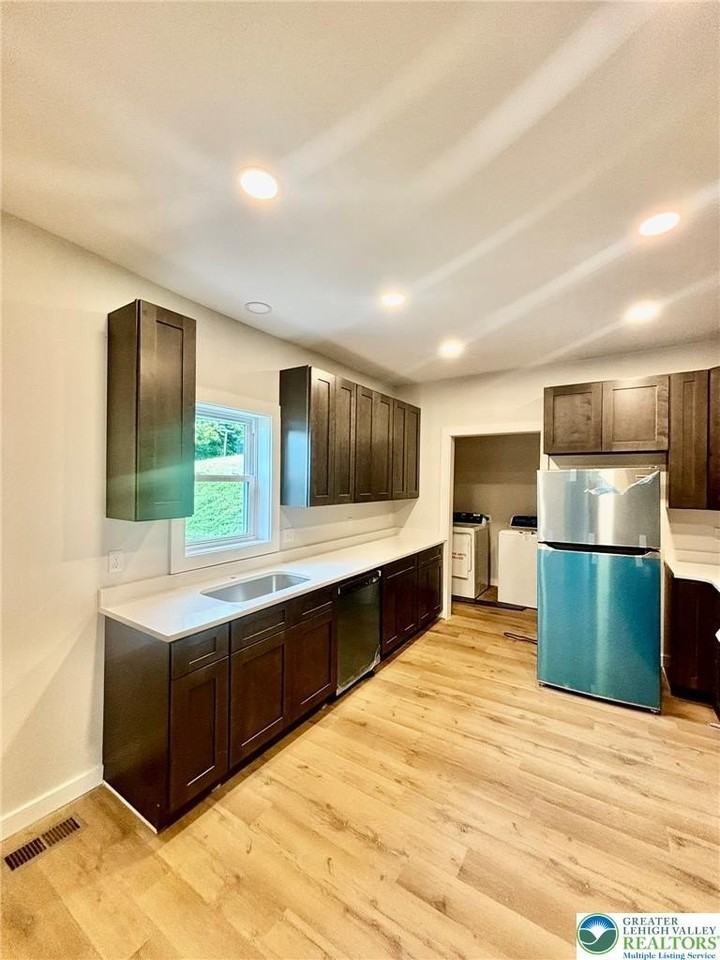 573 Fairview Ave - Photo 5 of 11