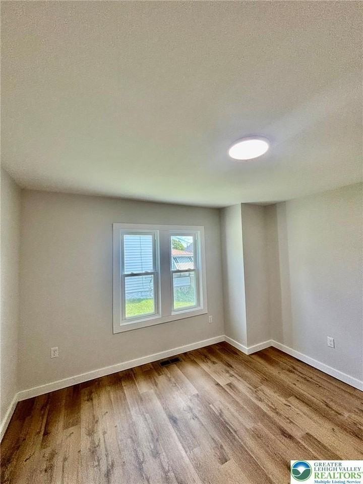 573 Fairview Ave - Photo 7 of 11