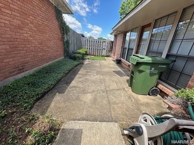 1604 Queen Elizabeth Ct - Photo 3 of 22