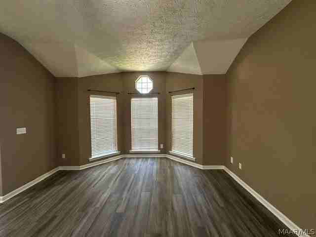 429 Oregon Ct - Photo 5 of 15