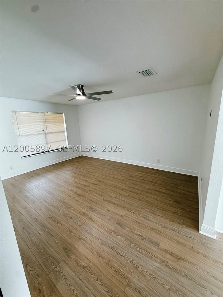 4259 Royal Banyan Way #B - Photo 3 of 18