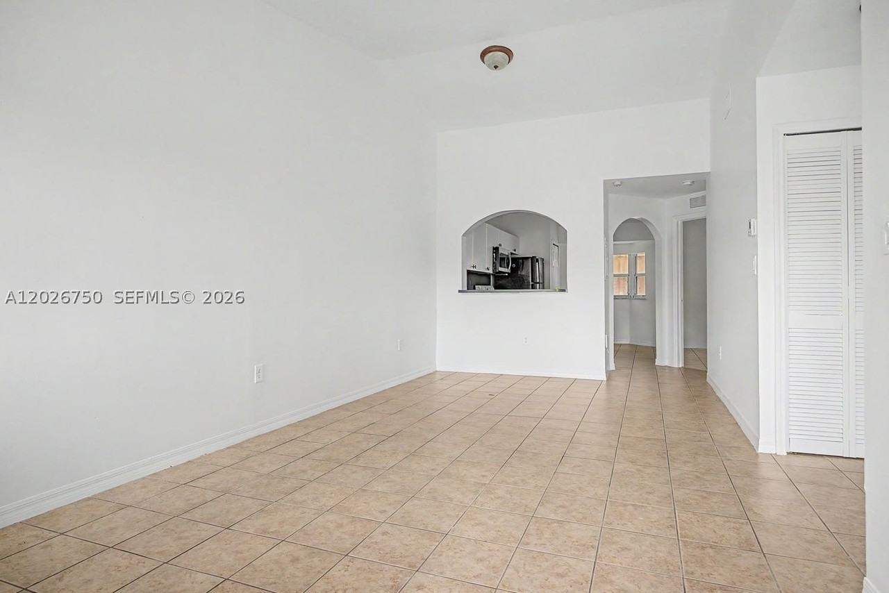 1241 Se 29th St #203-27 - Photo 6 of 19