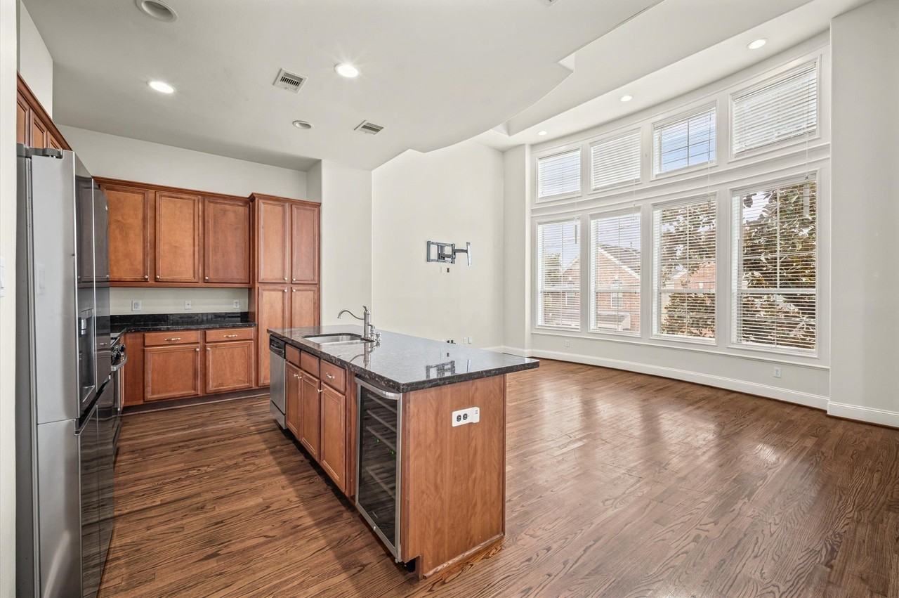 2923 Pease St - Photo 5 of 23