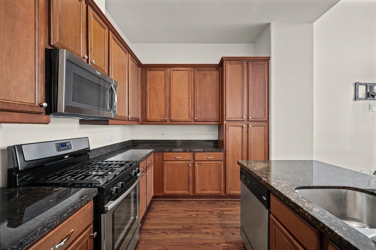 2923 Pease St - Photo 6 of 23
