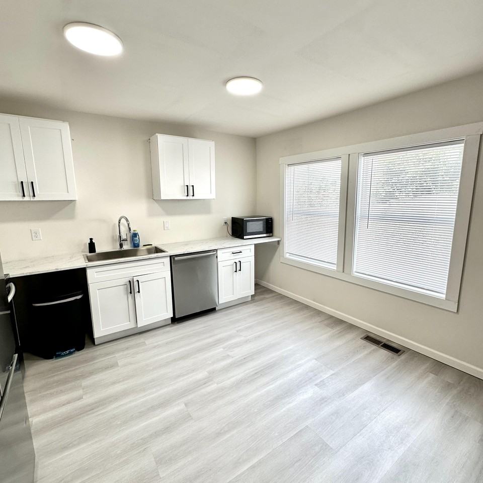 Spencer Ave - Photo 2 of 36