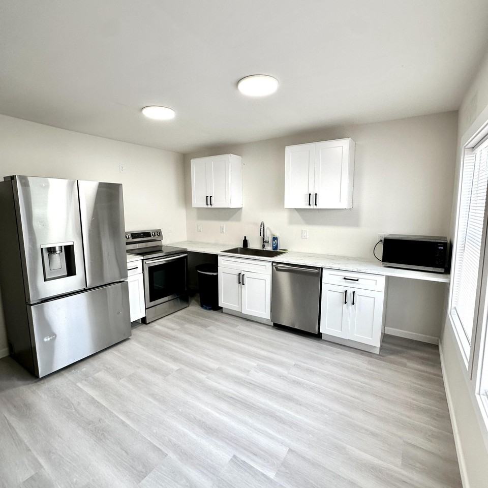 Spencer Ave - Photo 3 of 36