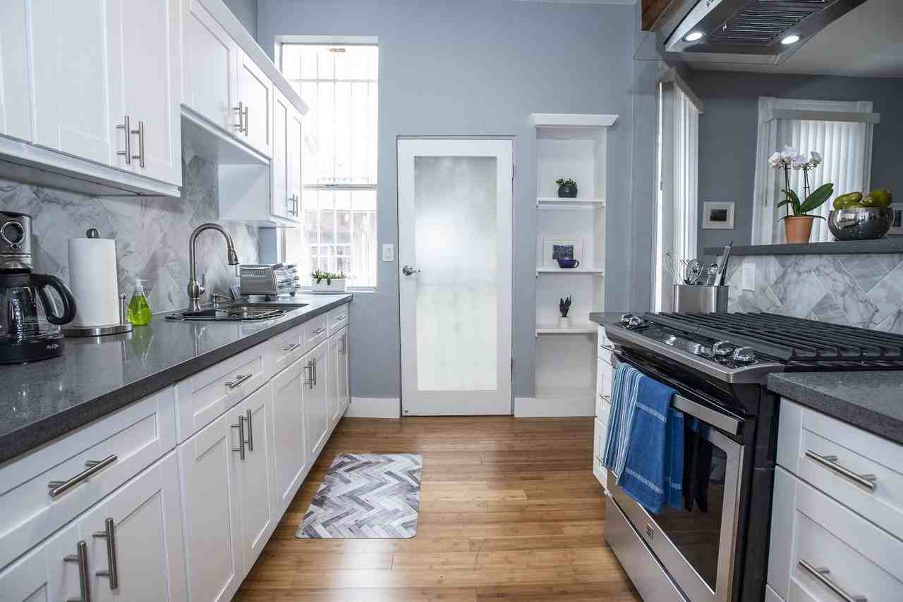 W 54th St - Photo 5 of 24