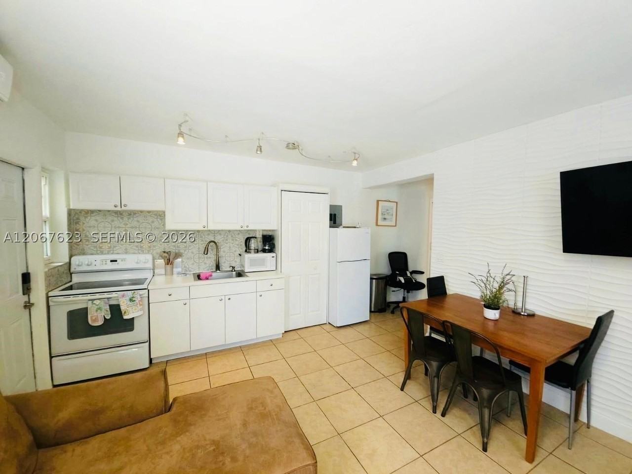 1639 Hayes St #1 - Photo 3 of 12