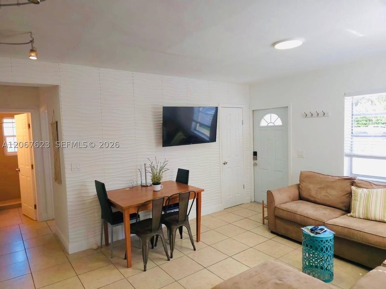1639 Hayes St #1 - Photo 4 of 12