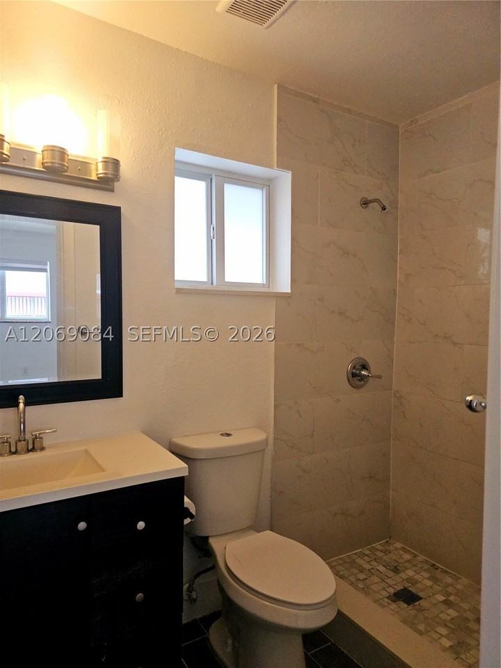 1736 Sw 3rd St #1 - Photo 3 of 11