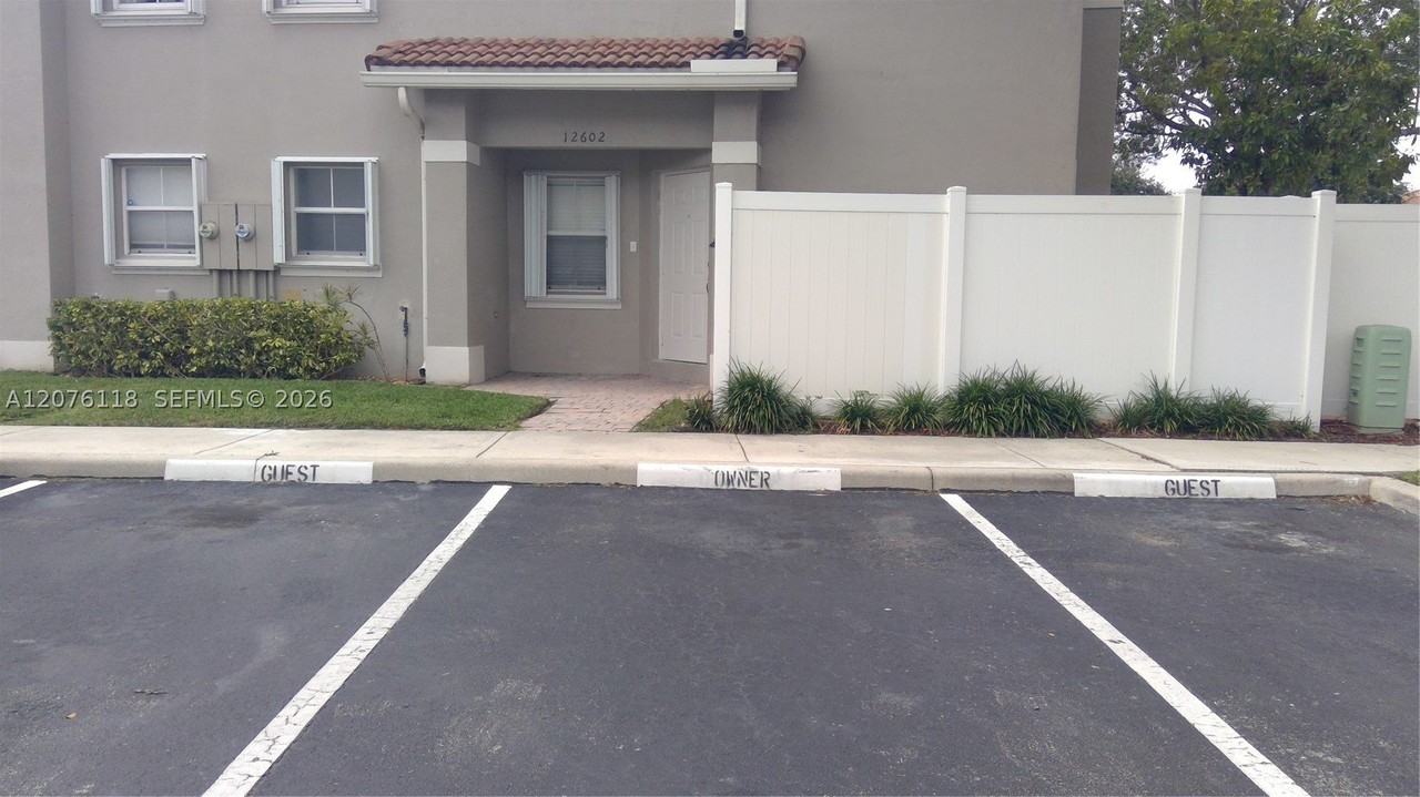 12602 Sw 54th St #0 - Photo 3 of 48