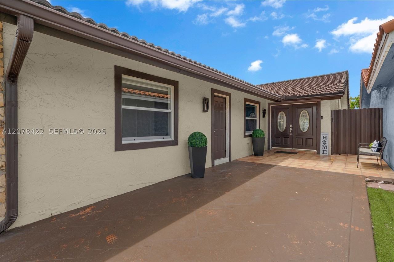 1777 Sw 136th Pl - Photo 2 of 19