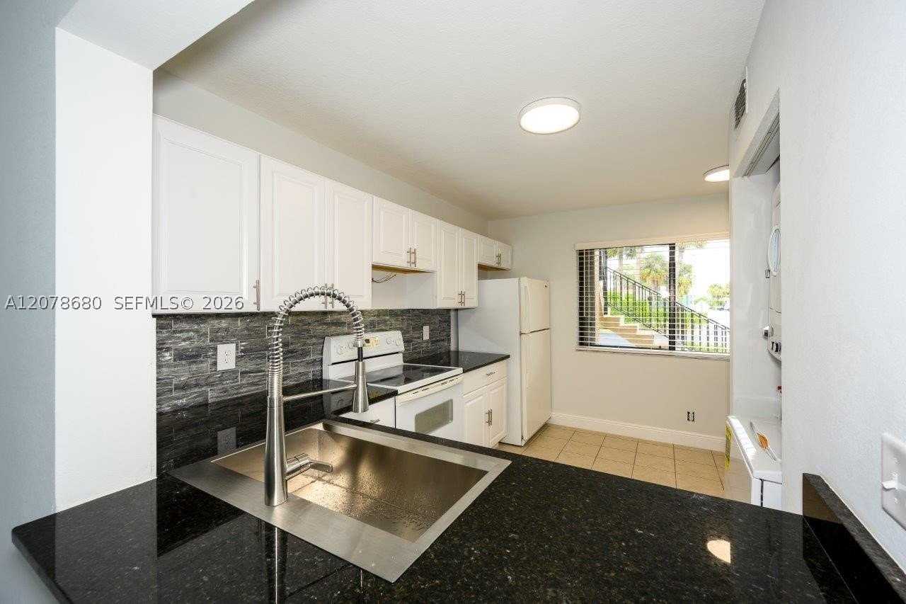 100 Se 7th St #1 - Photo 4 of 16