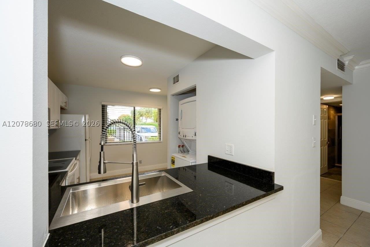 100 Se 7th St #1 - Photo 5 of 16