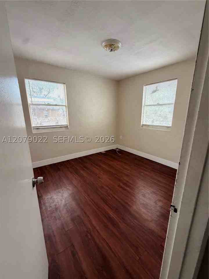 225 Nw 17th St #4 - Photo 7 of 7