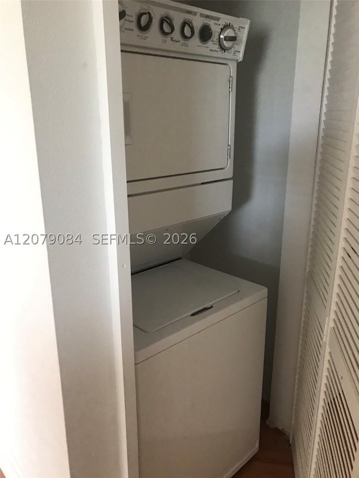 2405 Nw 33rd St #1211 - Photo 2 of 34