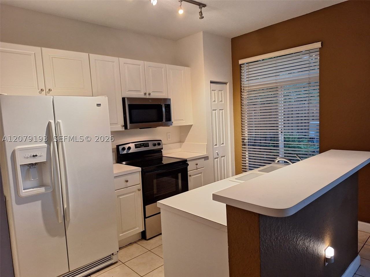 5770 Nw 113th Pl #0 - Photo 4 of 17