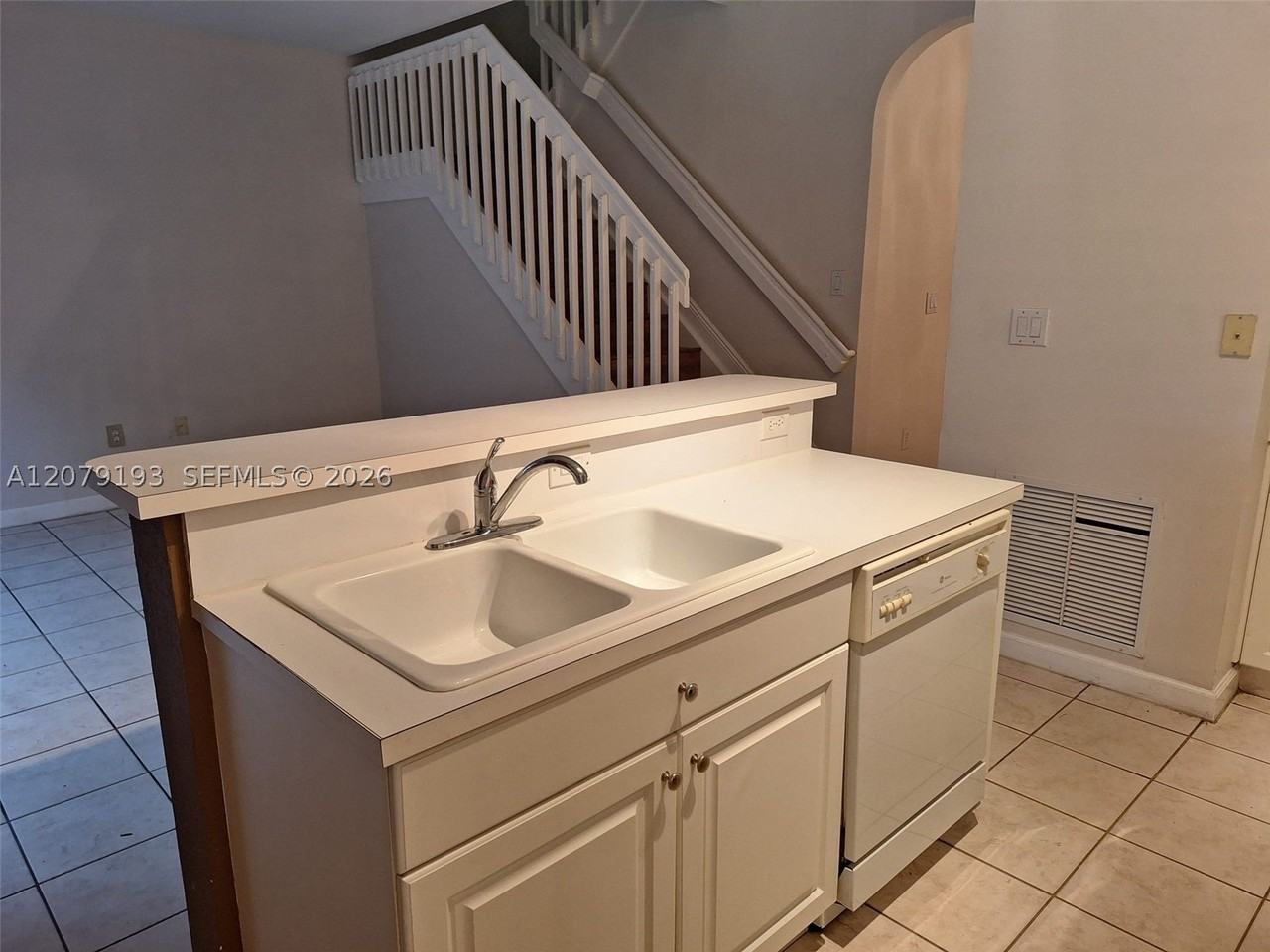 5770 Nw 113th Pl #0 - Photo 5 of 17