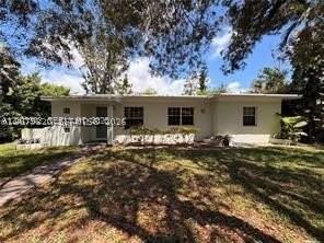 5765 Sw 48th St - Photo 6 of 9