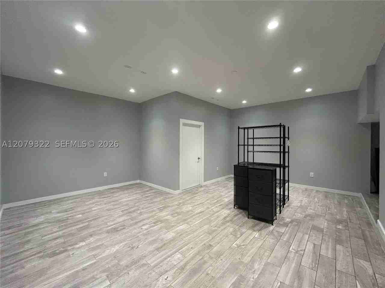 181 Ne 25th Ter #0 - Photo 4 of 30