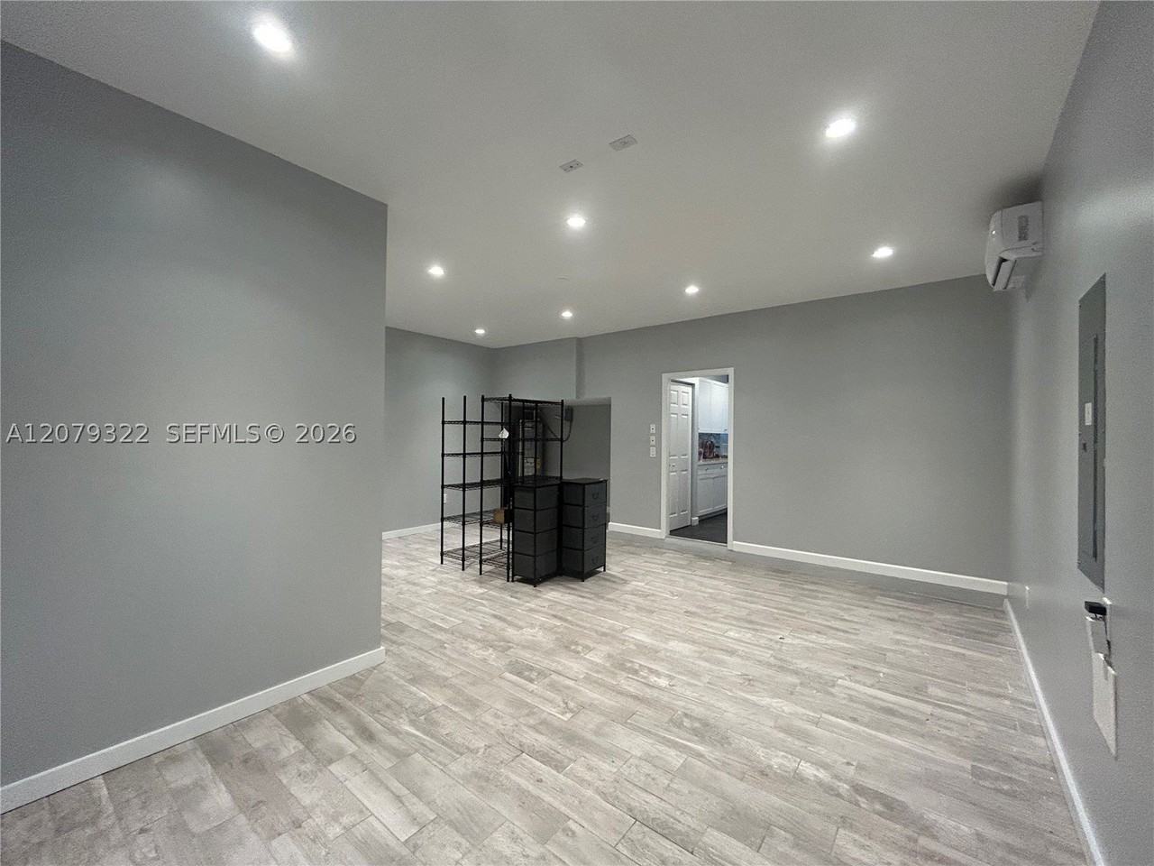 181 Ne 25th Ter #0 - Photo 5 of 30