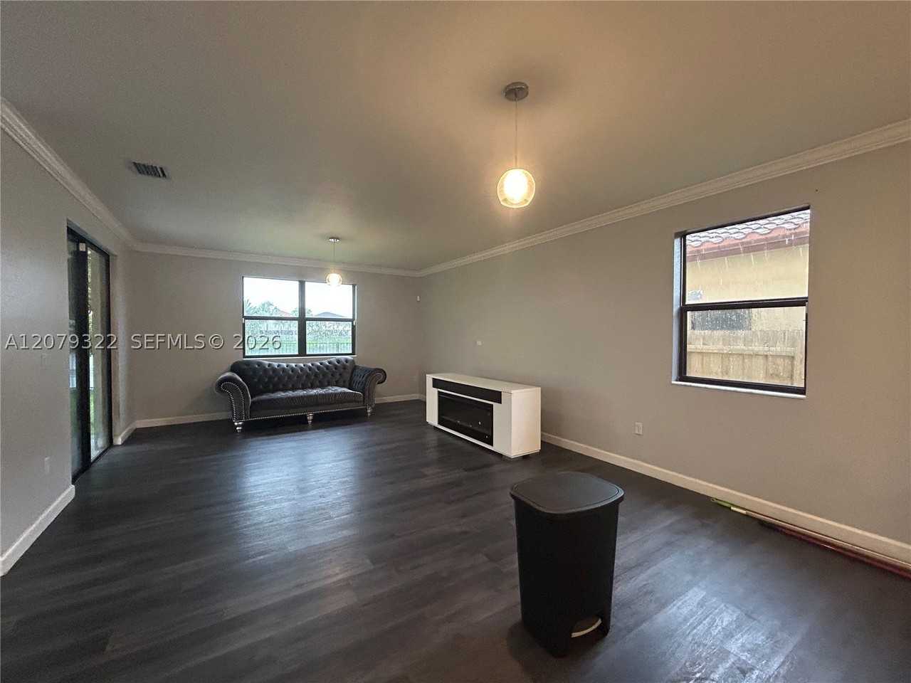 181 Ne 25th Ter #0 - Photo 6 of 30