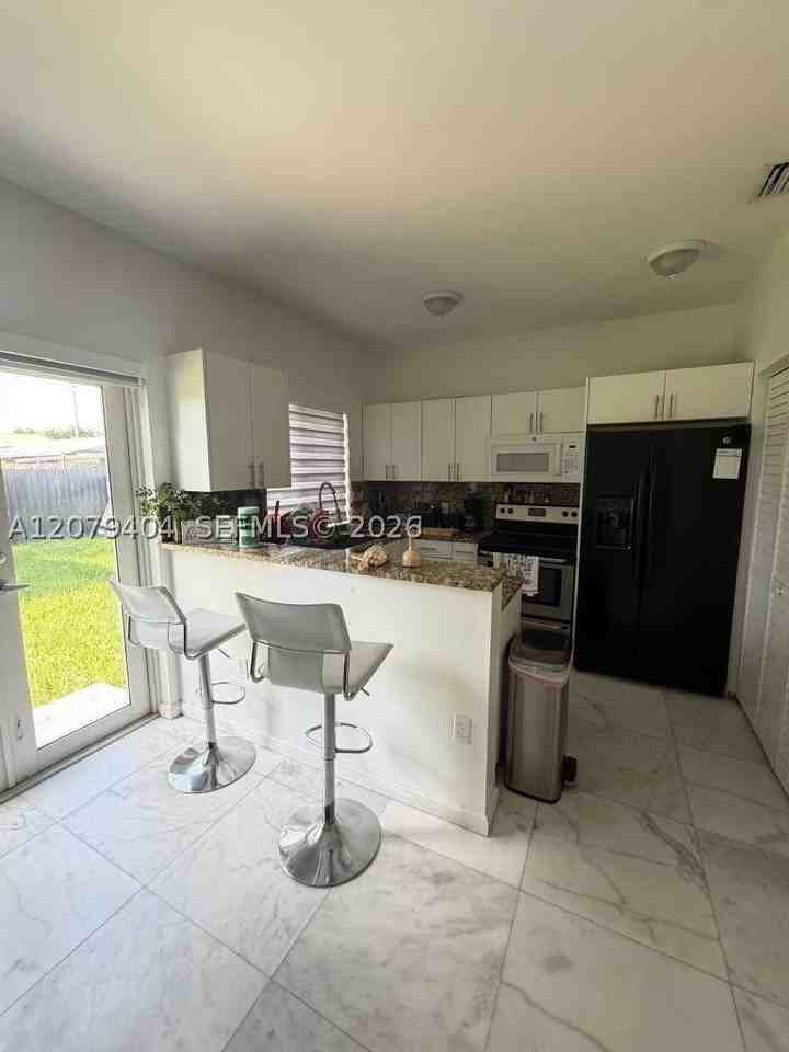8880 Sw 25th St #8880 - Photo 4 of 14