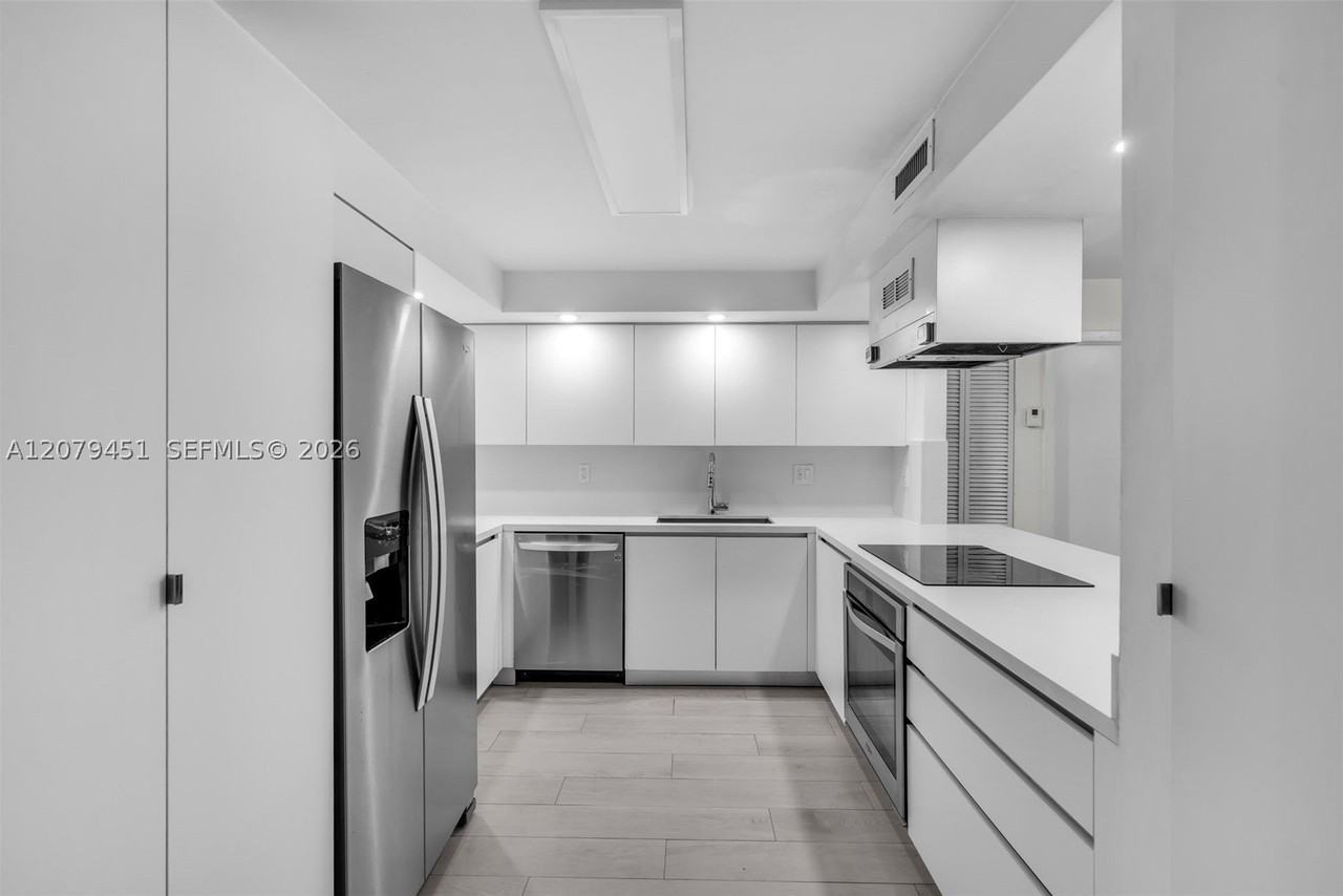 101 Ocean Lane Dr #1011 - Photo 7 of 43
