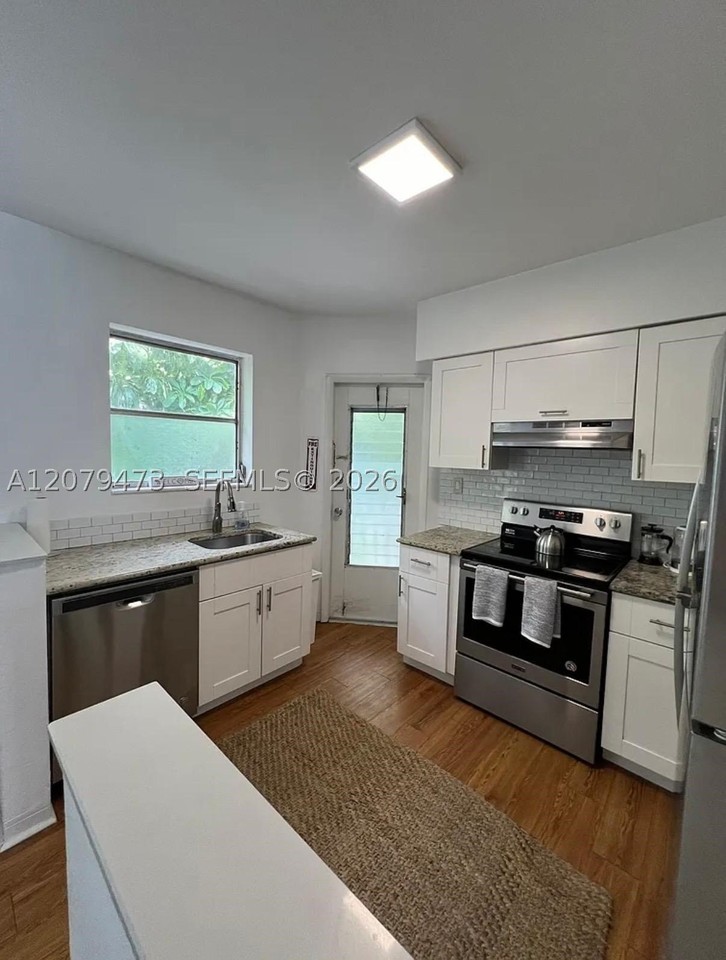 1135 101st St #4 - Photo 3 of 14