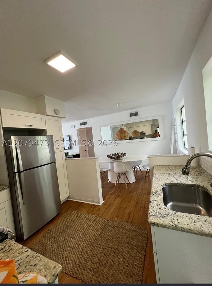 1135 101st St #4 - Photo 4 of 14