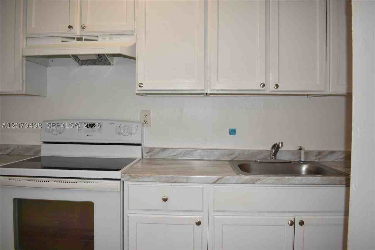 2300 Superior St #1 - Photo 4 of 22