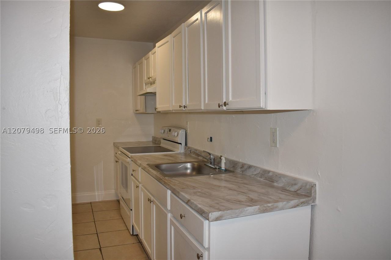 2300 Superior St #1 - Photo 5 of 22