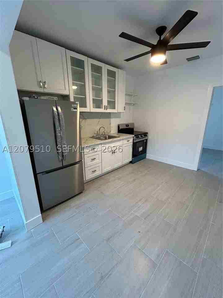1154 Nw 34th Ave #1 - Photo 3 of 14