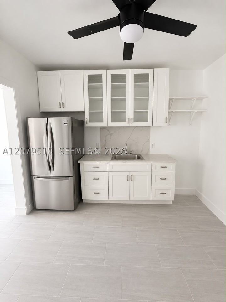 1154 Nw 34th Ave #1 - Photo 4 of 14