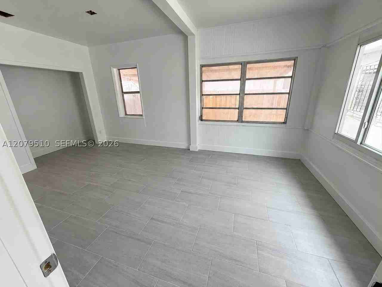 1154 Nw 34th Ave #1 - Photo 6 of 14