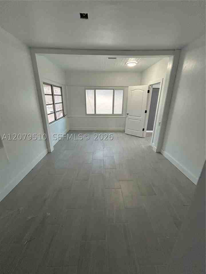 1154 Nw 34th Ave #1 - Photo 7 of 14