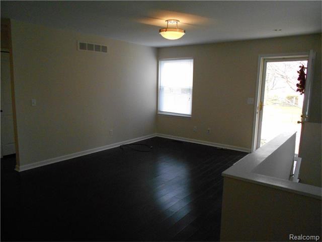 1550 Mariner - Photo 2 of 13