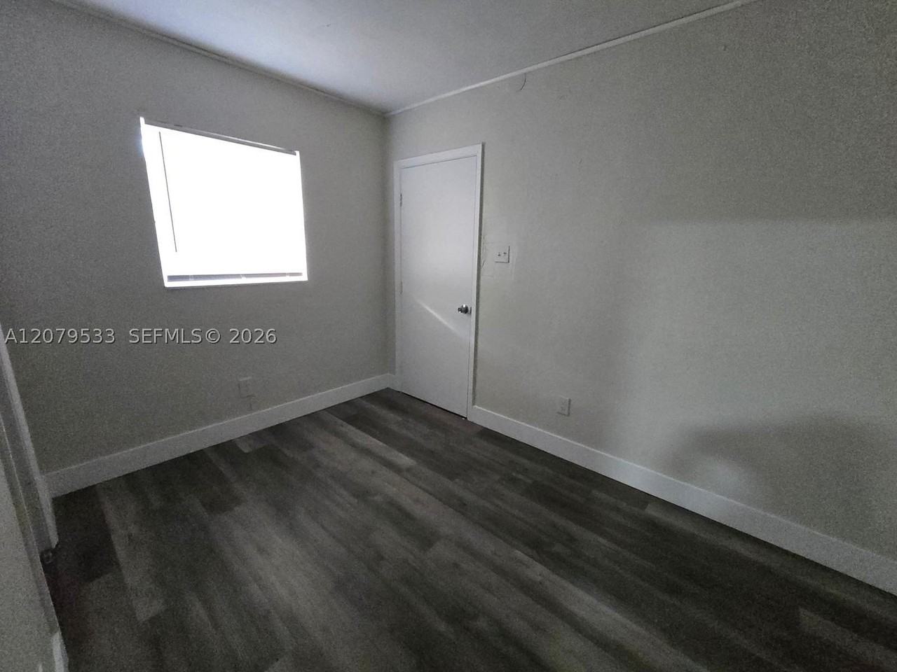 2431 Nw 9th St - Photo 2 of 14