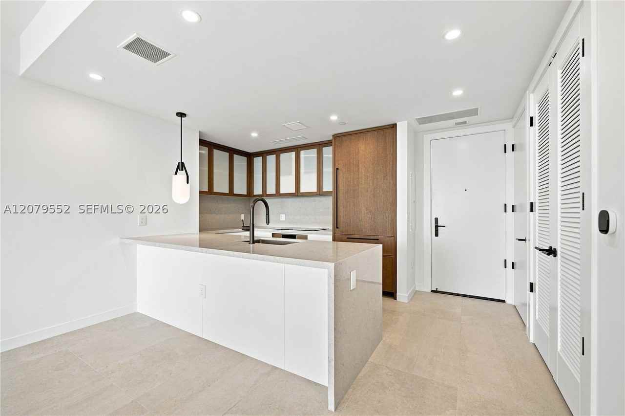 2200 Brickell Ave #413