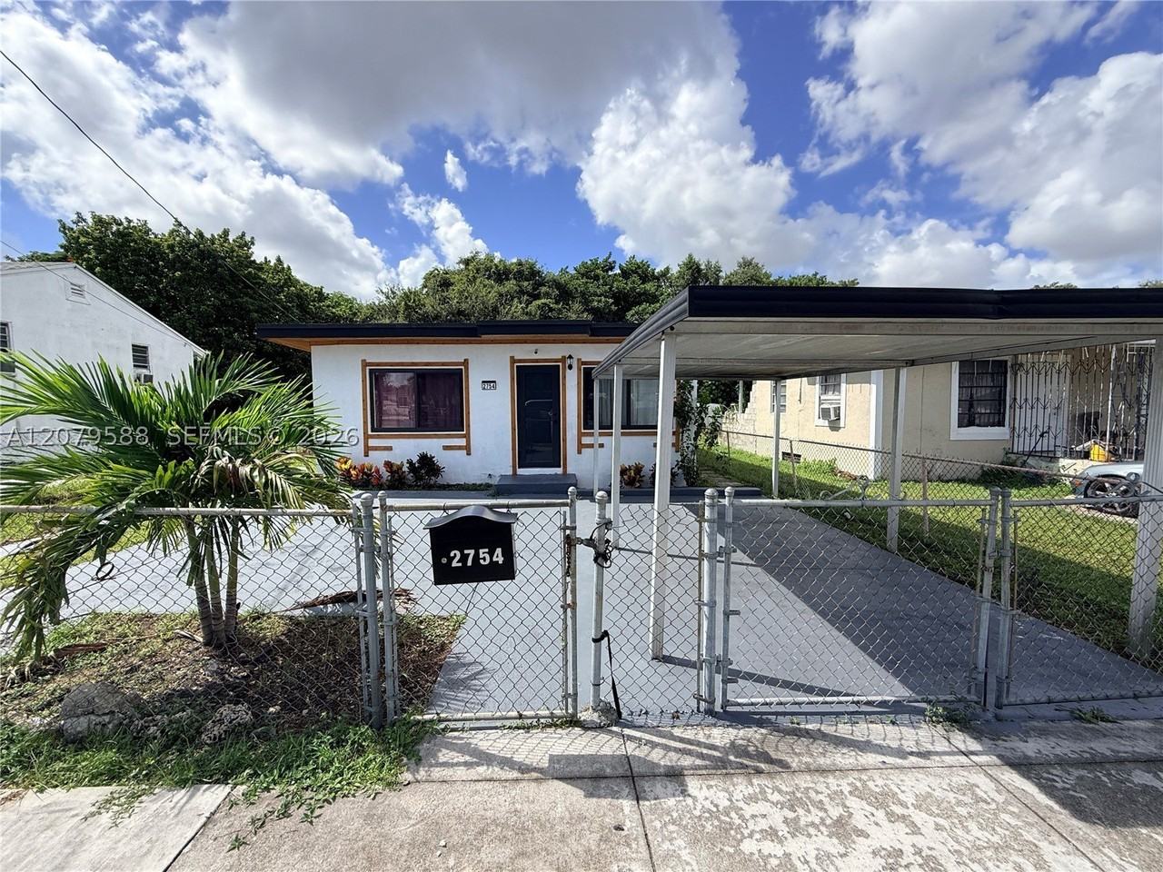 2754 Nw 60th St - Photo 2 of 21