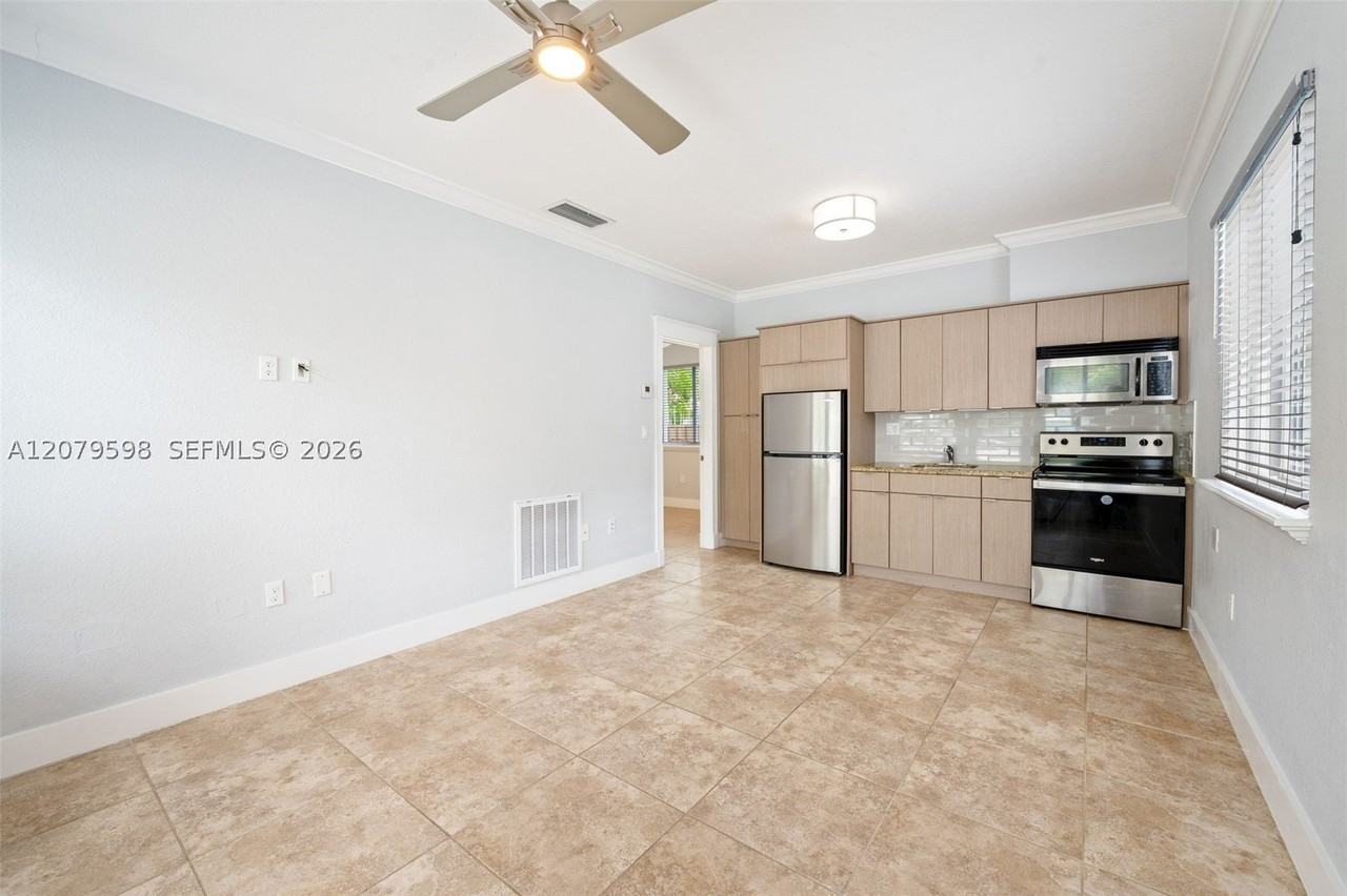 4 Transylvania Ave #B - Photo 4 of 31