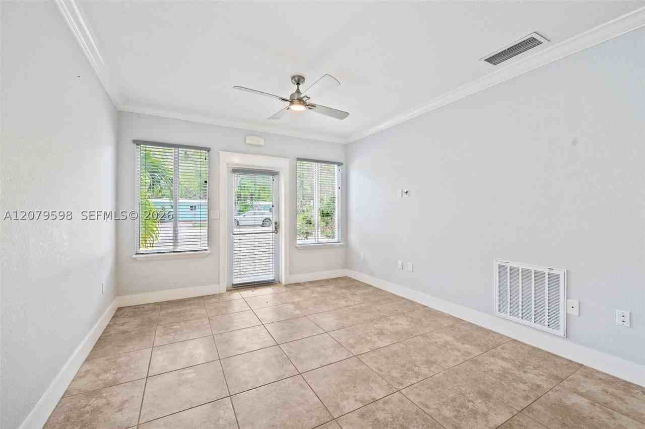 4 Transylvania Ave #B - Photo 7 of 31