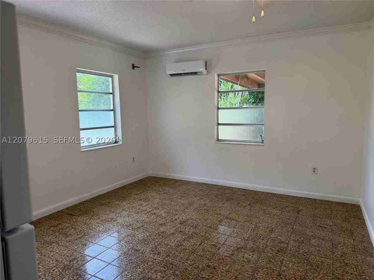 2725 Sw 82nd Ave #A - Photo 4 of 6