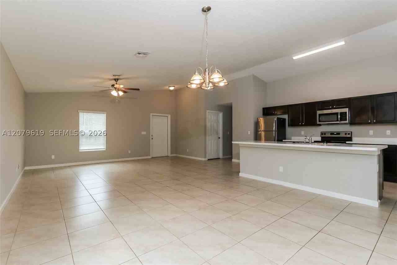 1257 Sw Century Ave - Photo 6 of 15