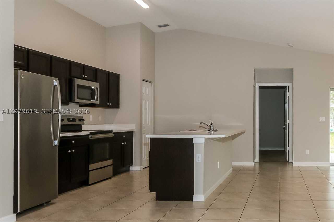1257 Sw Century Ave - Photo 7 of 15