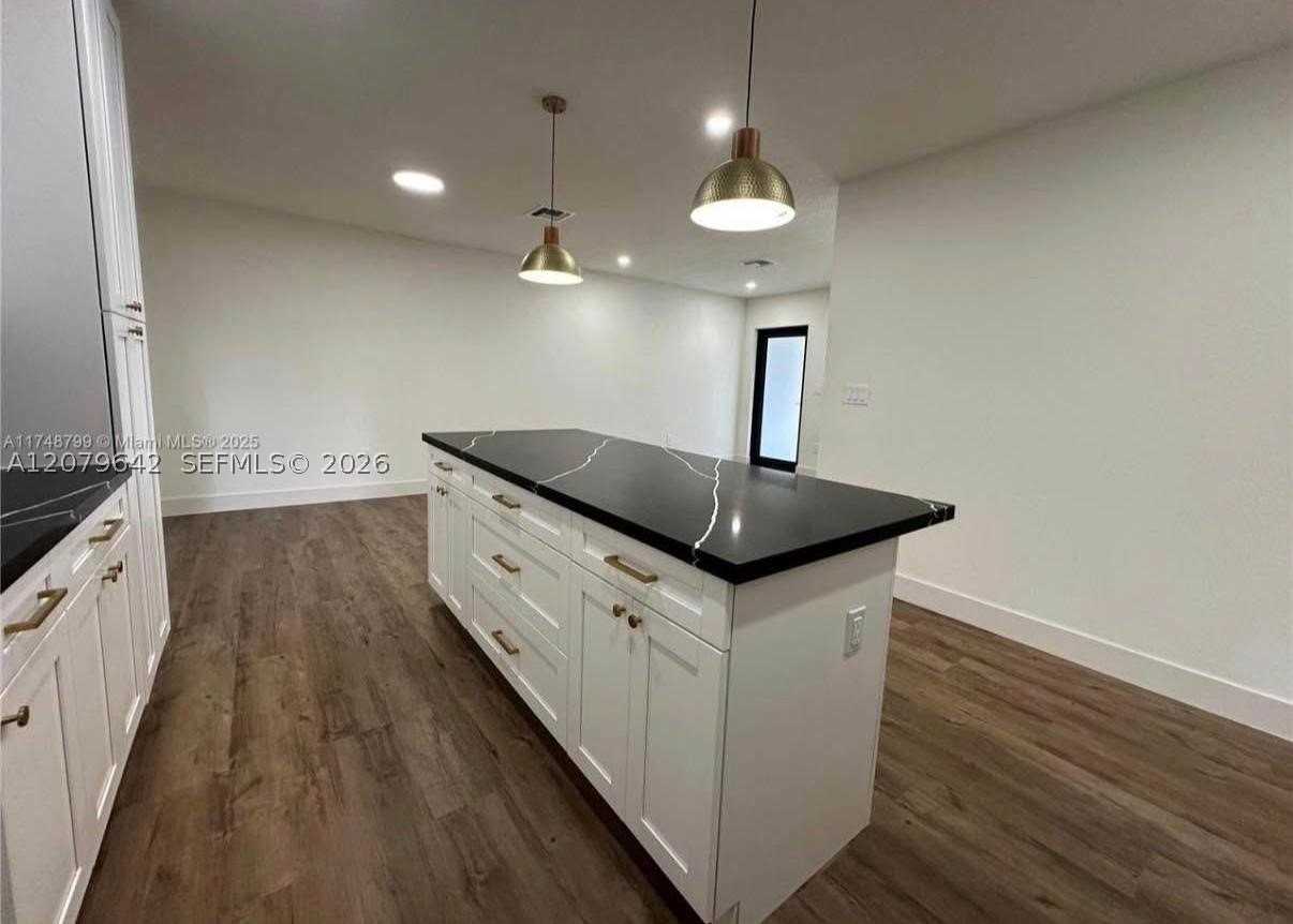 14430 Fillmore St - Photo 3 of 12